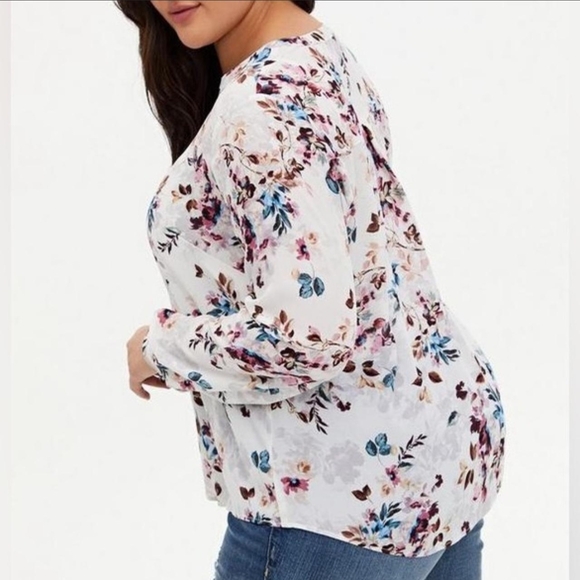 Torrid 1 1X 14/16 Floral White Georgette Pintuck Long Sleeve Tunic Top Blouse - Picture 2 of 11
